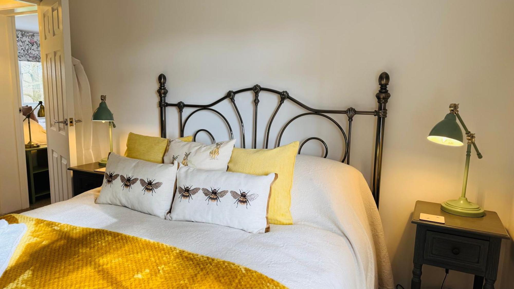 3 Bed Spa Cottage Southwater المظهر الخارجي الصورة