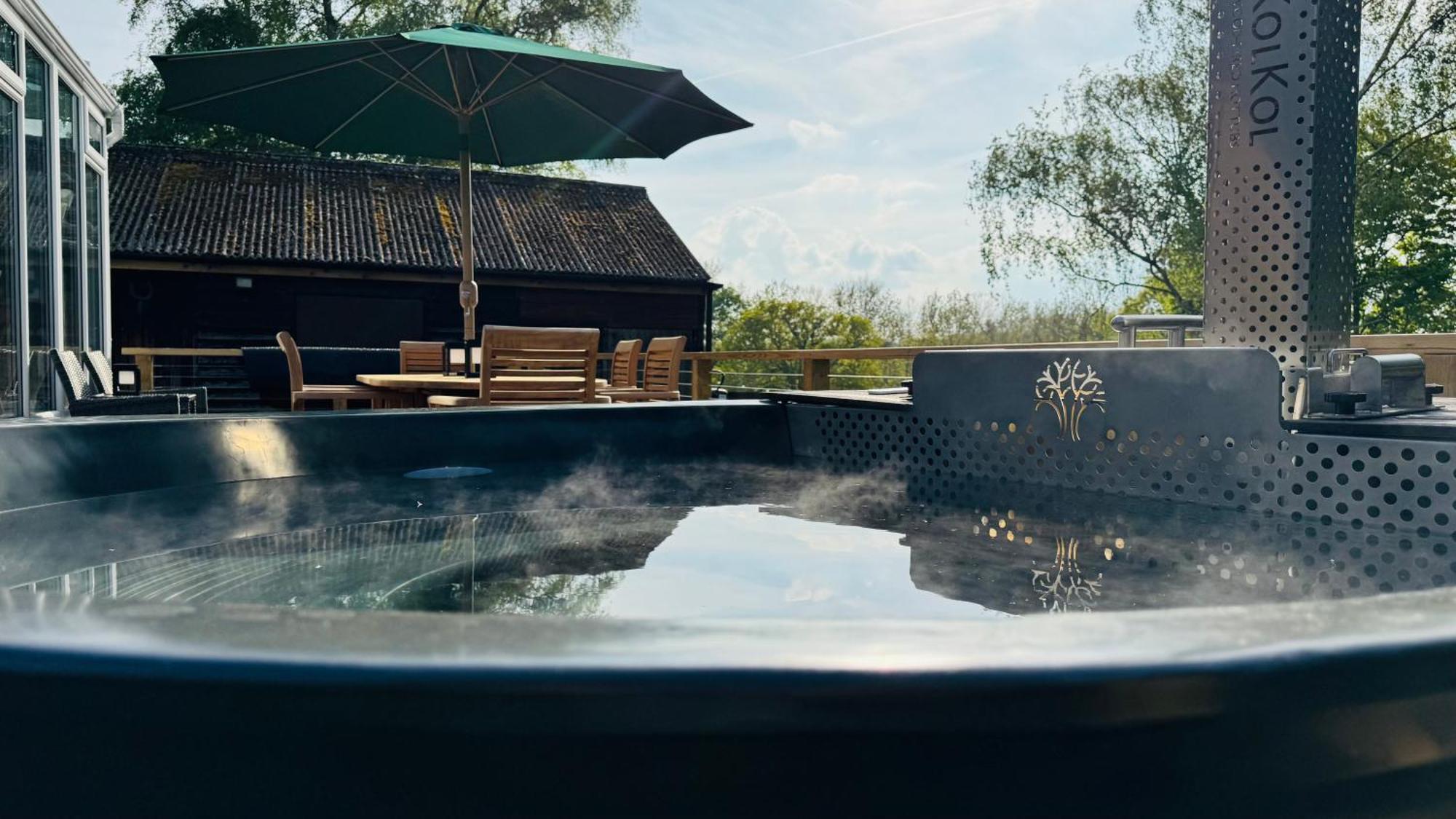3 Bed Spa Cottage Southwater المظهر الخارجي الصورة